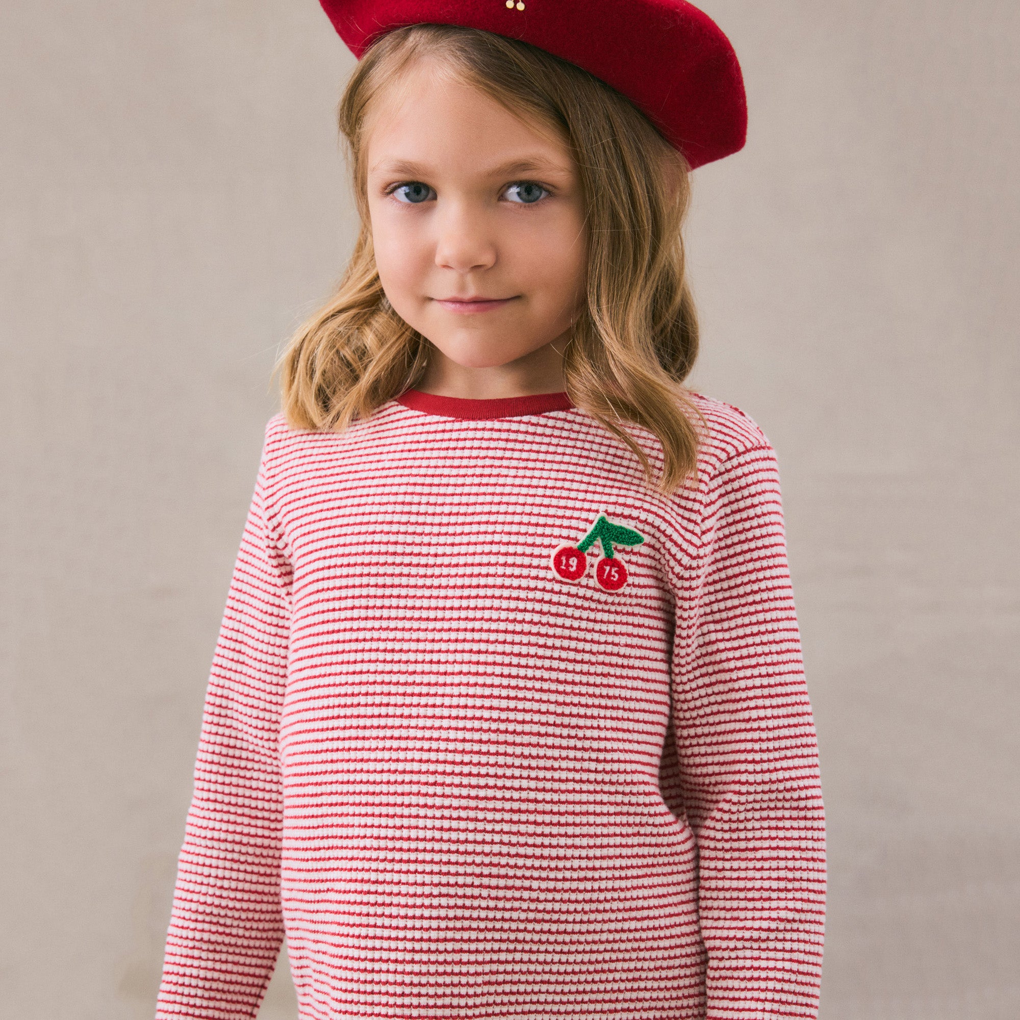 Béret rouge en laine pour fille