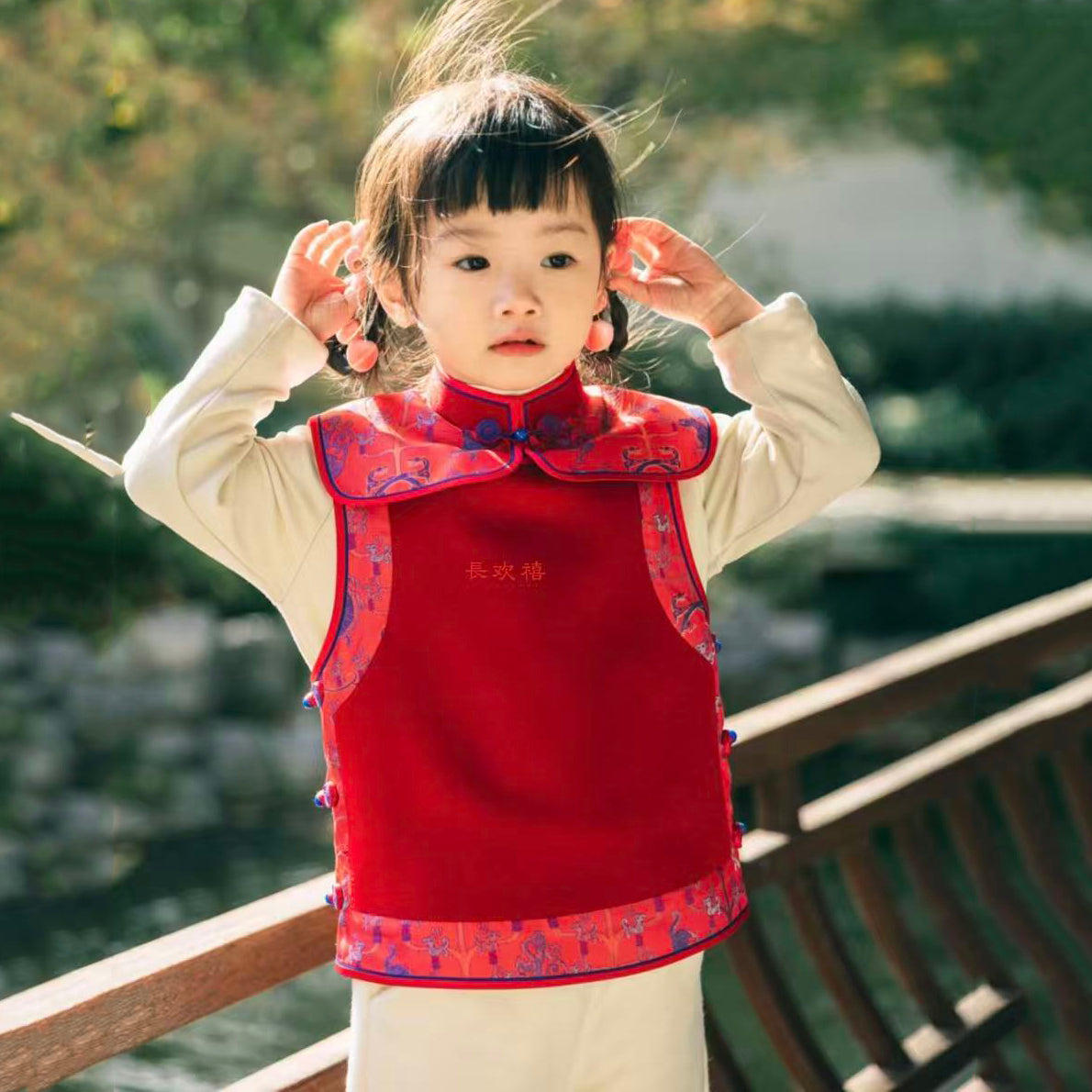Gilet en laine rouge « Futang » pour fille