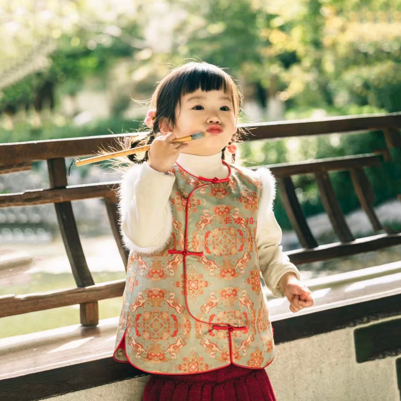 Gilet matelassé vert clair pour enfant "Printemps galopant"