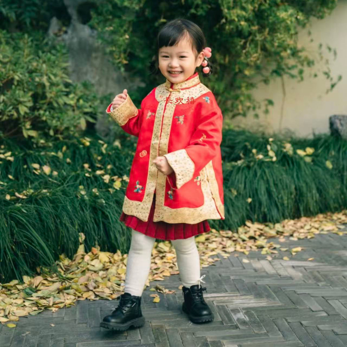 Blouson brodé rouge « Bairui Blossom » pour fille