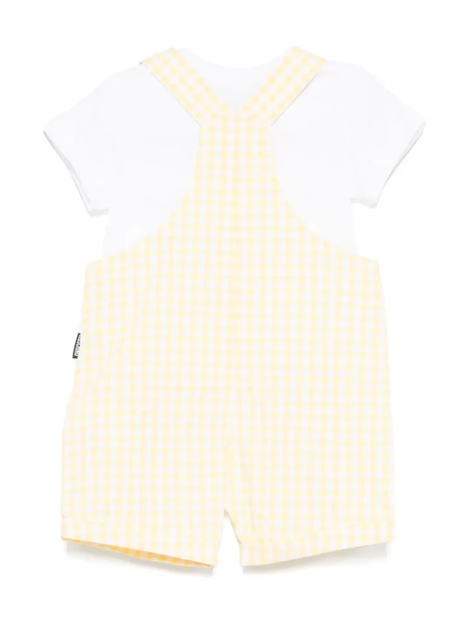 T-SHIRT + DUNGAREES