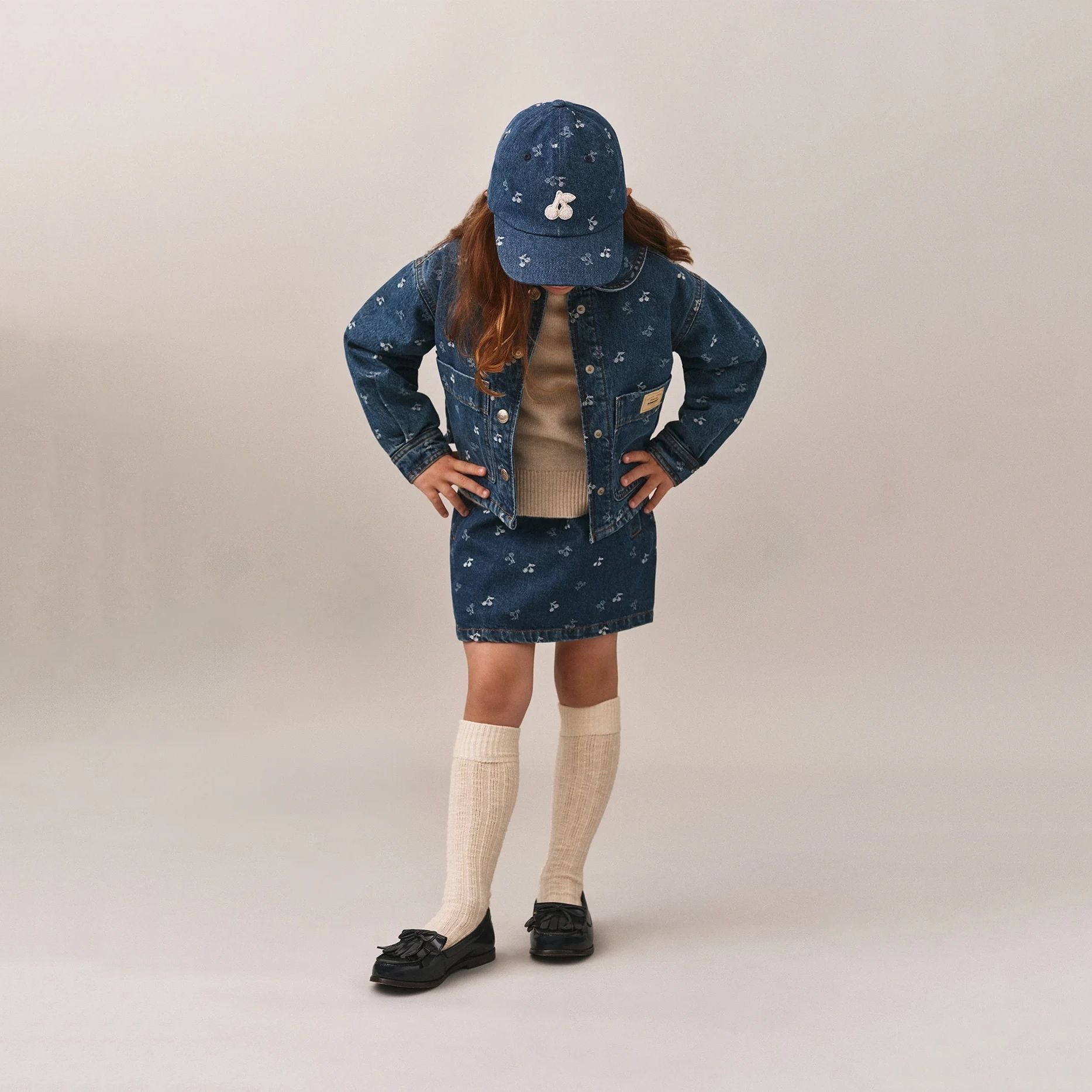Casquette en jean jacquard cerises bleues pour filles