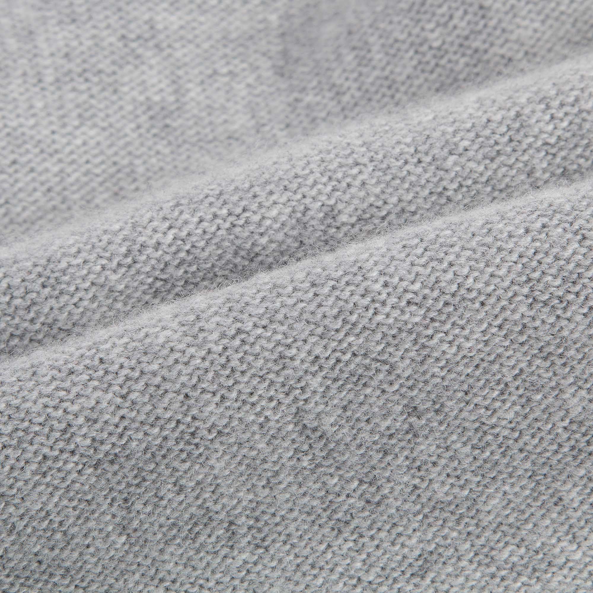 Robe tricotée en laine grise pour bébé fille avec pompons