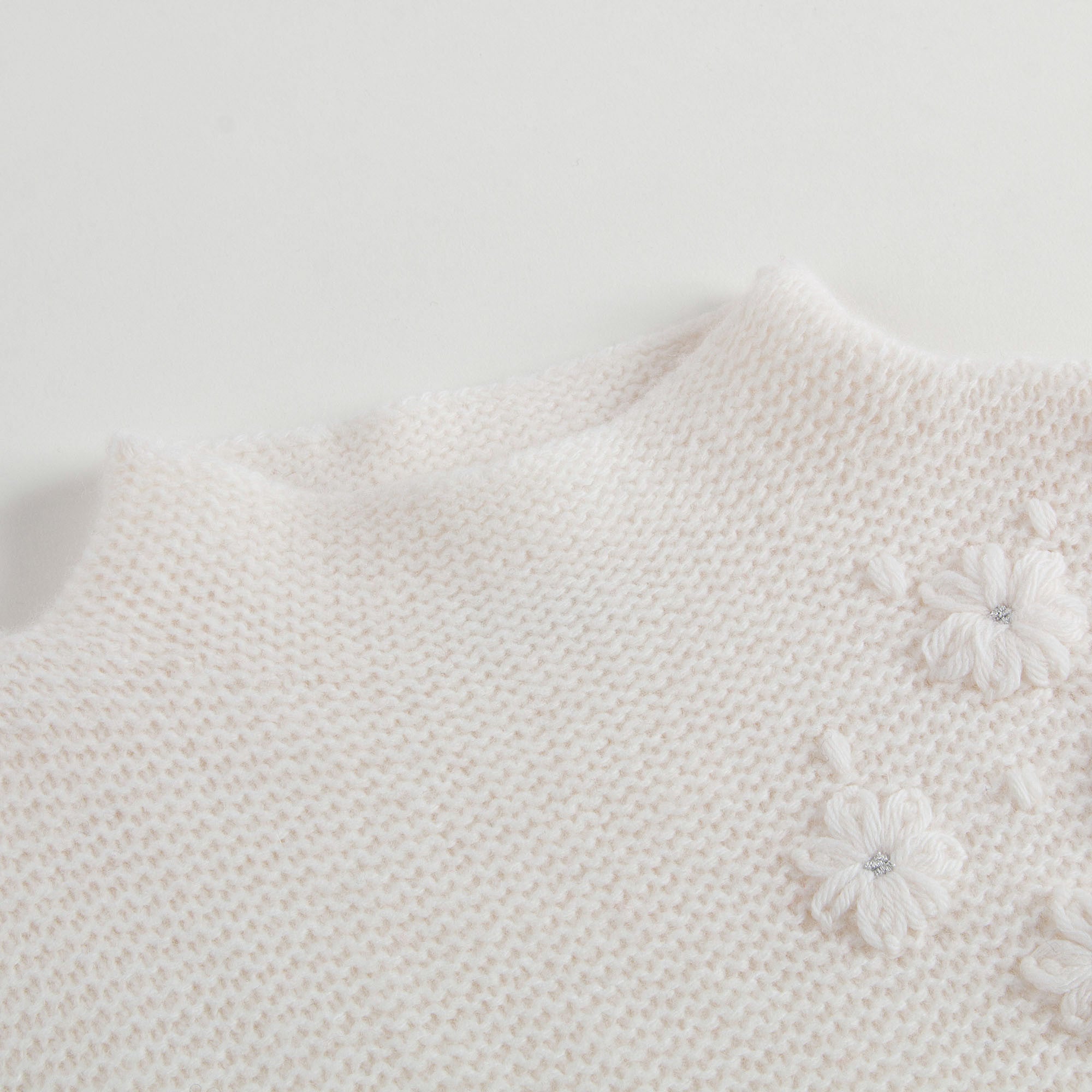 Pull Fille Laine Blanc Lait Avec Finitions Écusson Argenté
