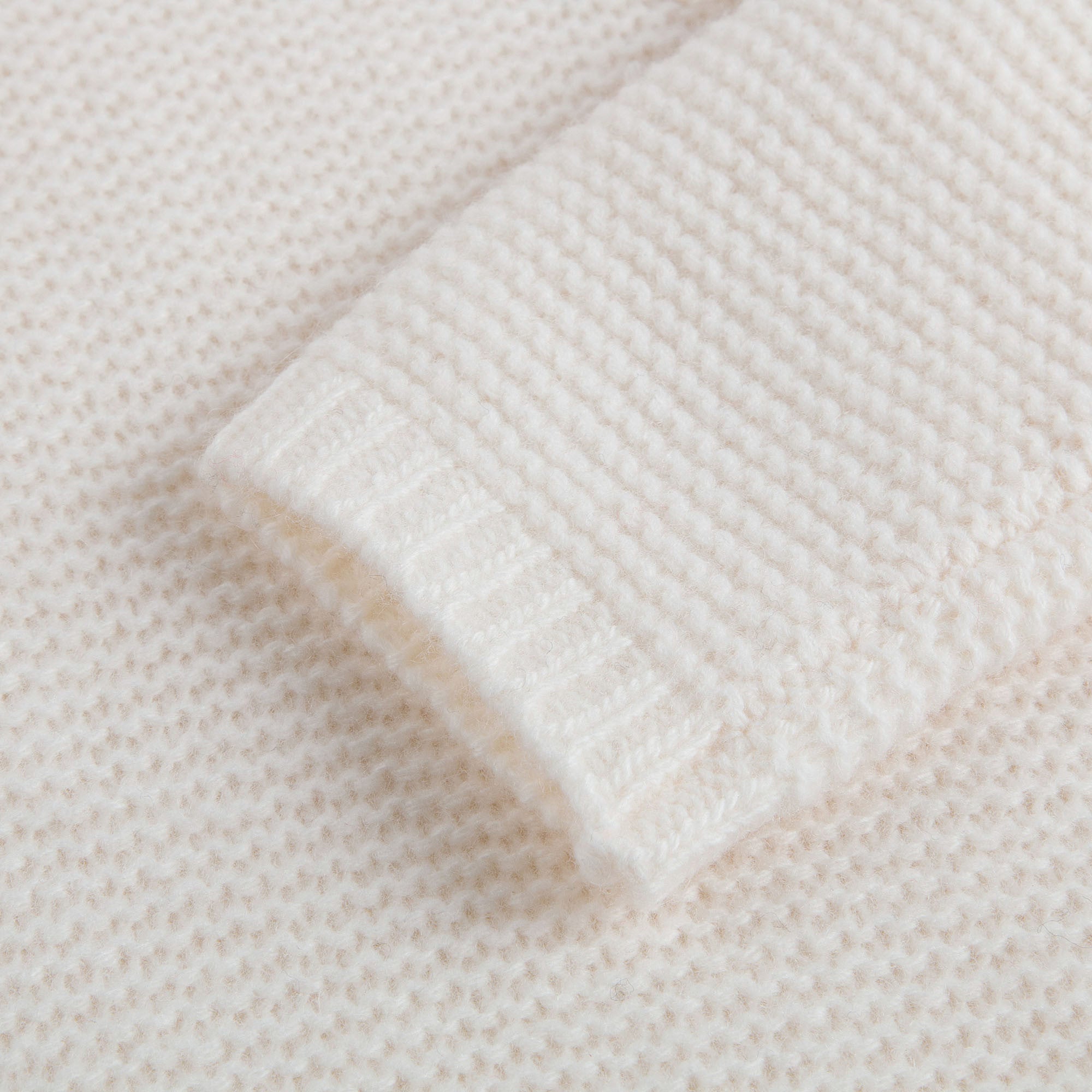 Pull Fille Laine Blanc Lait Avec Finitions Écusson Argenté