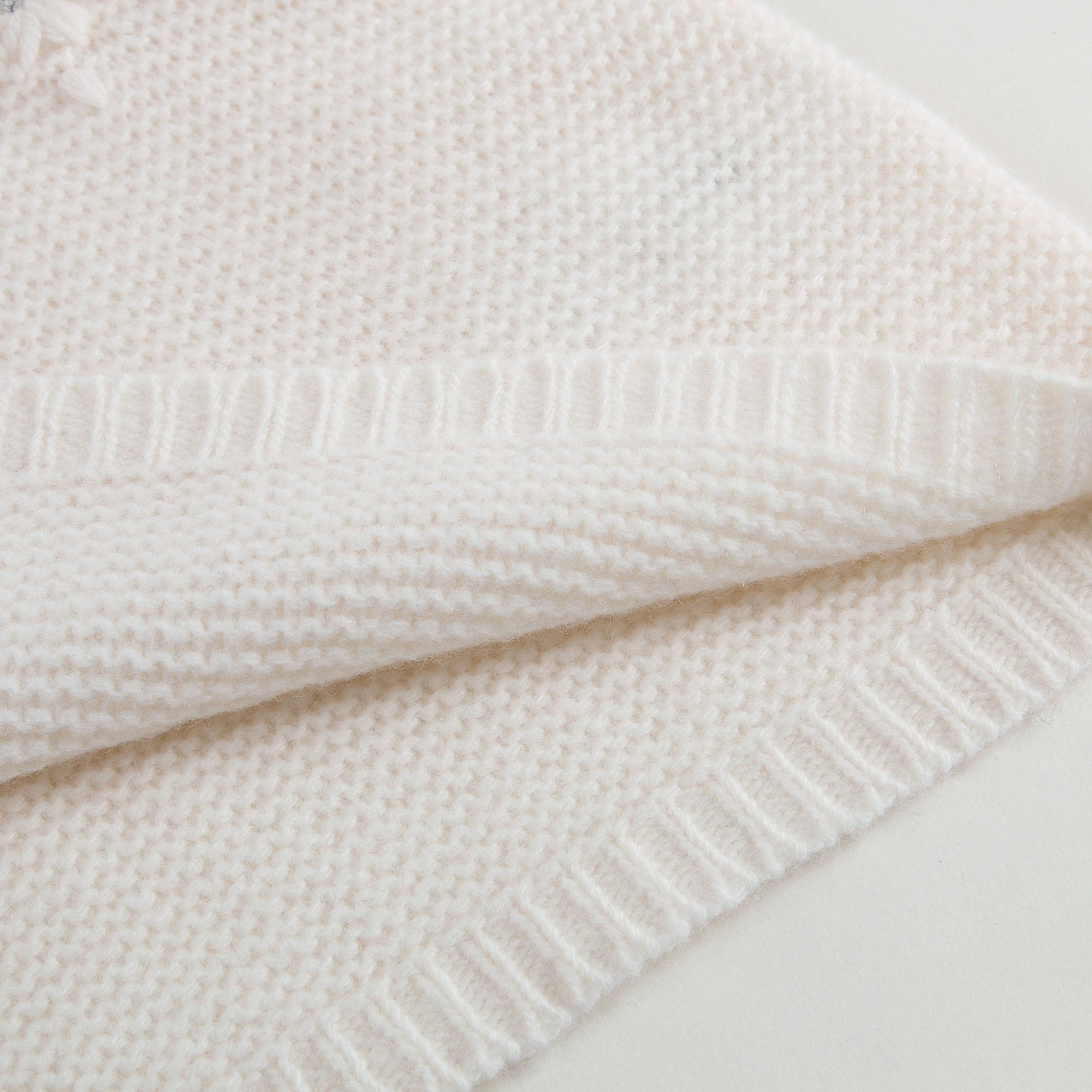 Pull Fille Laine Blanc Lait Avec Finitions Écusson Argenté