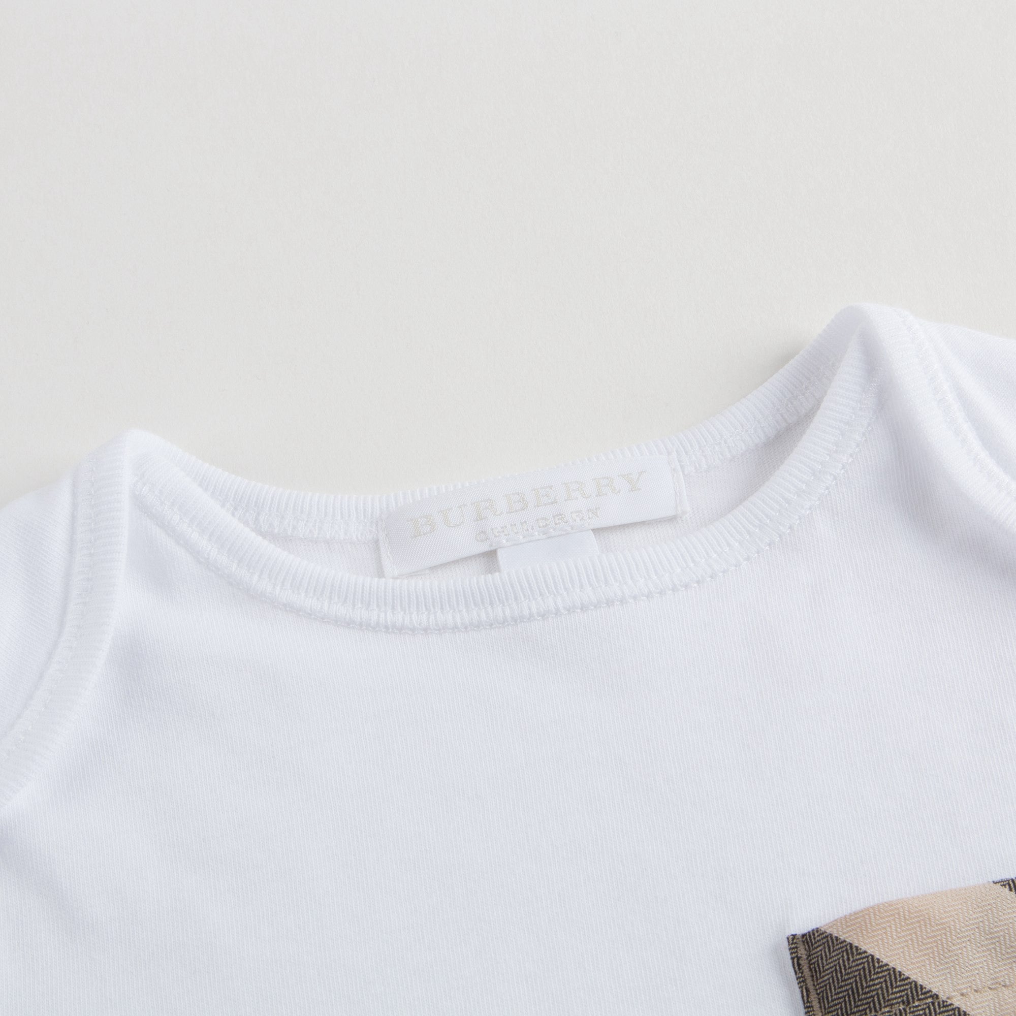 Baby Girls White Cotton Long Sleeves T-shirt With Check Pocket