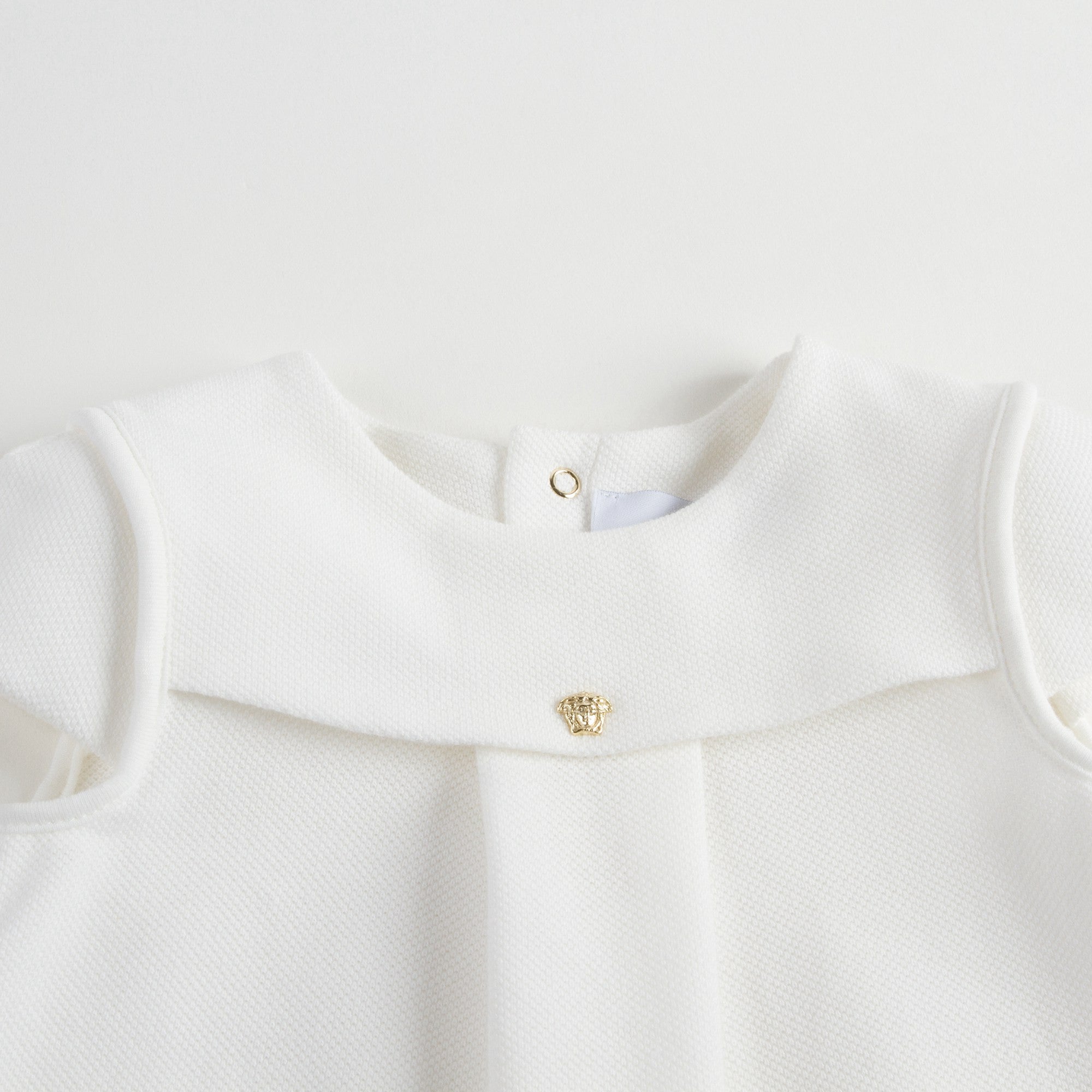 Robe bébé fille en coton blanc avec bordures en strass dorés
