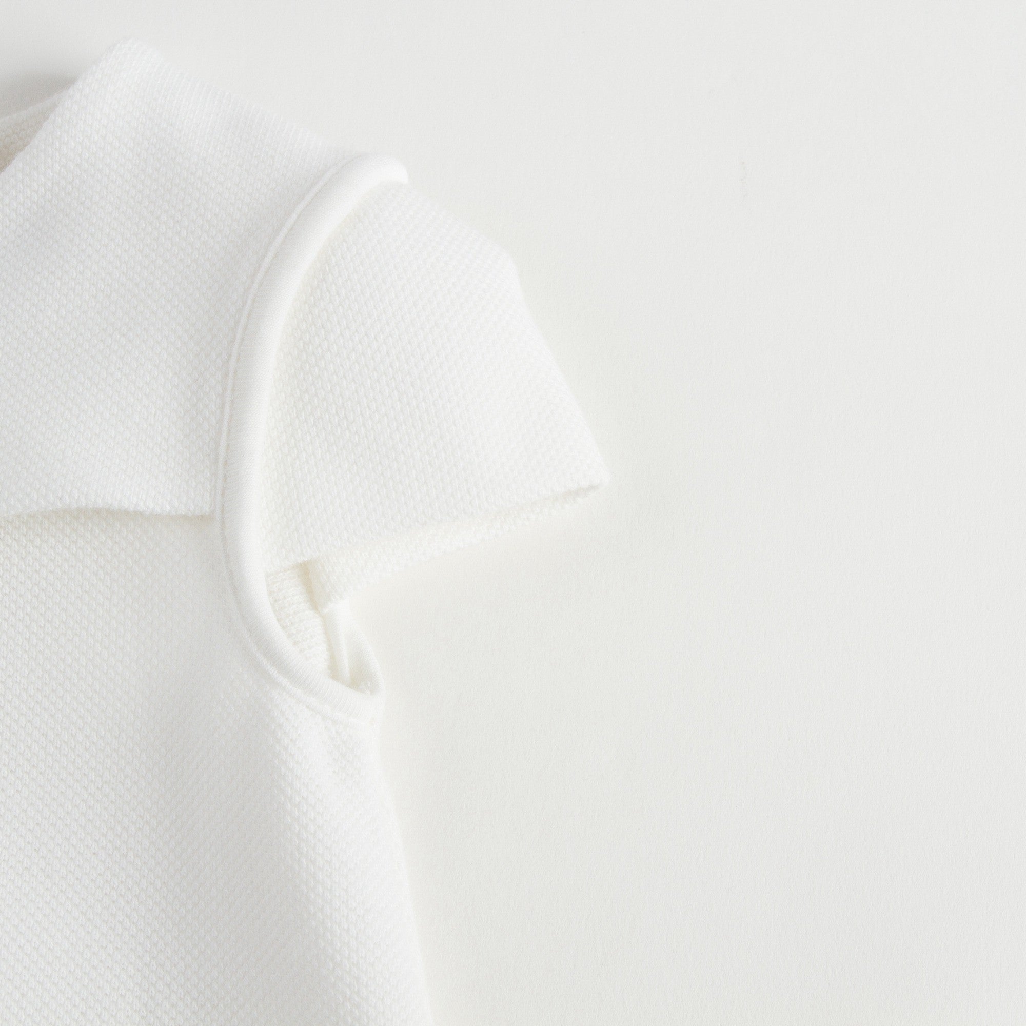 Robe bébé fille en coton blanc avec bordures en strass dorés