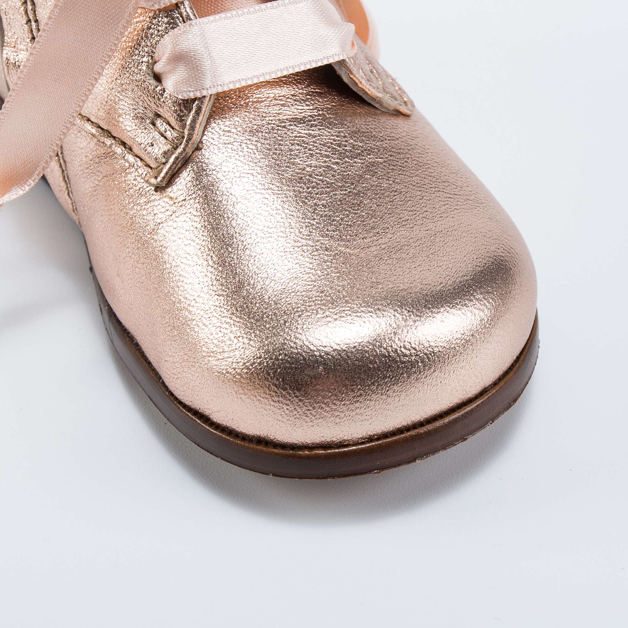 Chaussures dorées pour bébés filles