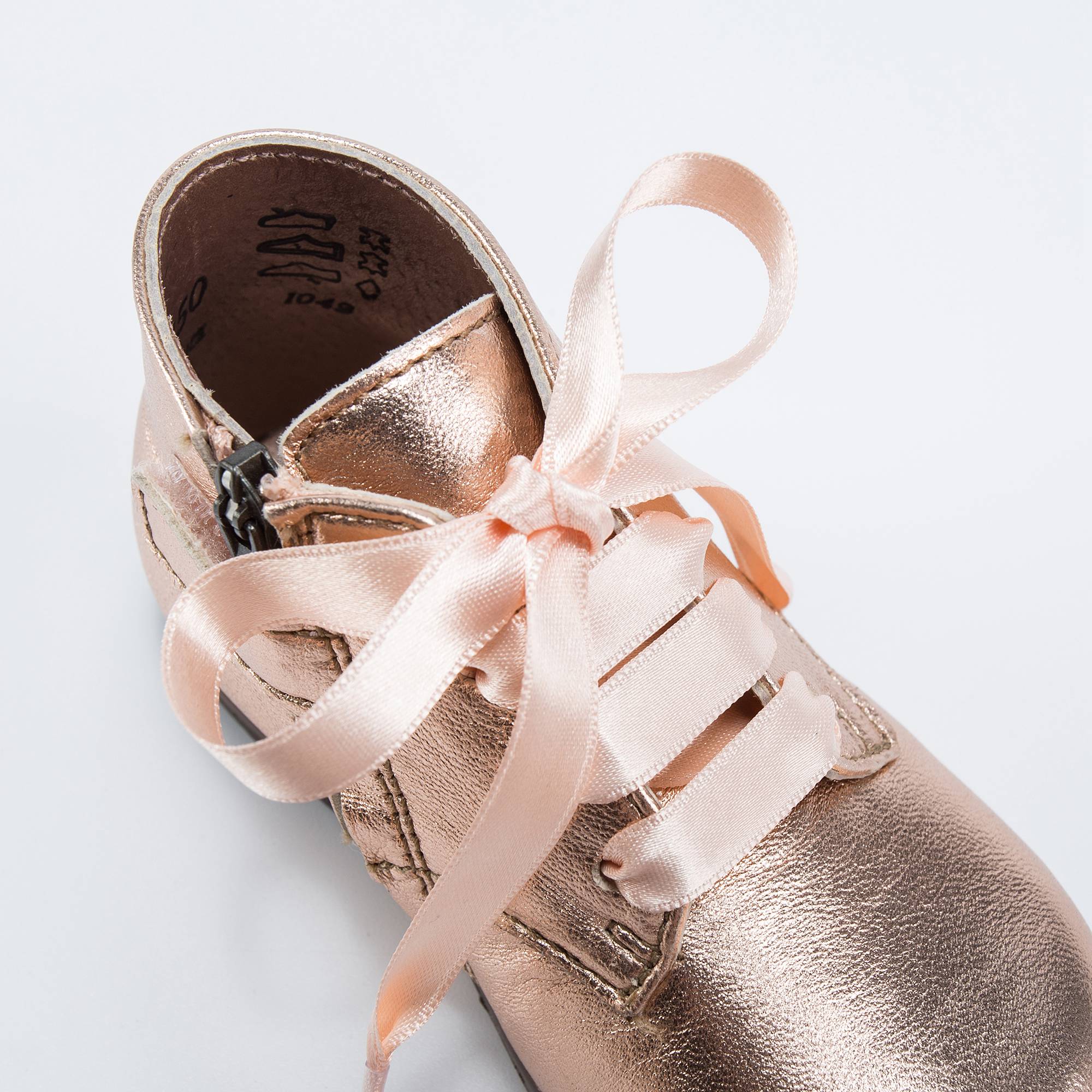 Chaussures dorées pour bébés filles