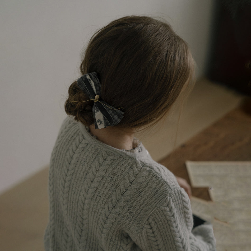 Pince à cheveux à carreaux bleus pour fille