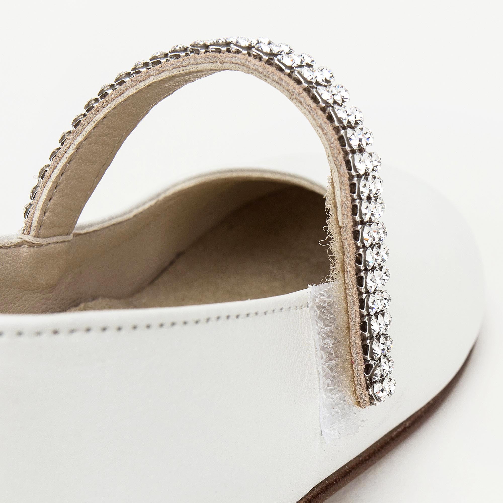 Girls Ivory Leather Shoes With White Diamond Trims